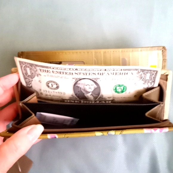 SUKRITI OLIVE FLORAL LEATHER RFID BI-FOLD WALLET - Picture 11 of 13